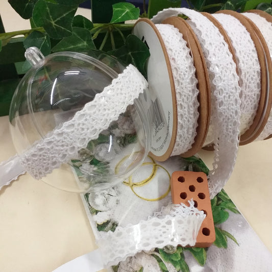 nastro auto adesivo decorativo tessuto pizzo bianco per scrapbooking decorazioni vasi fiori bigliettini hobby creativi lavoretti bambini packaging scatole confezioni regalo palline albero Natale
