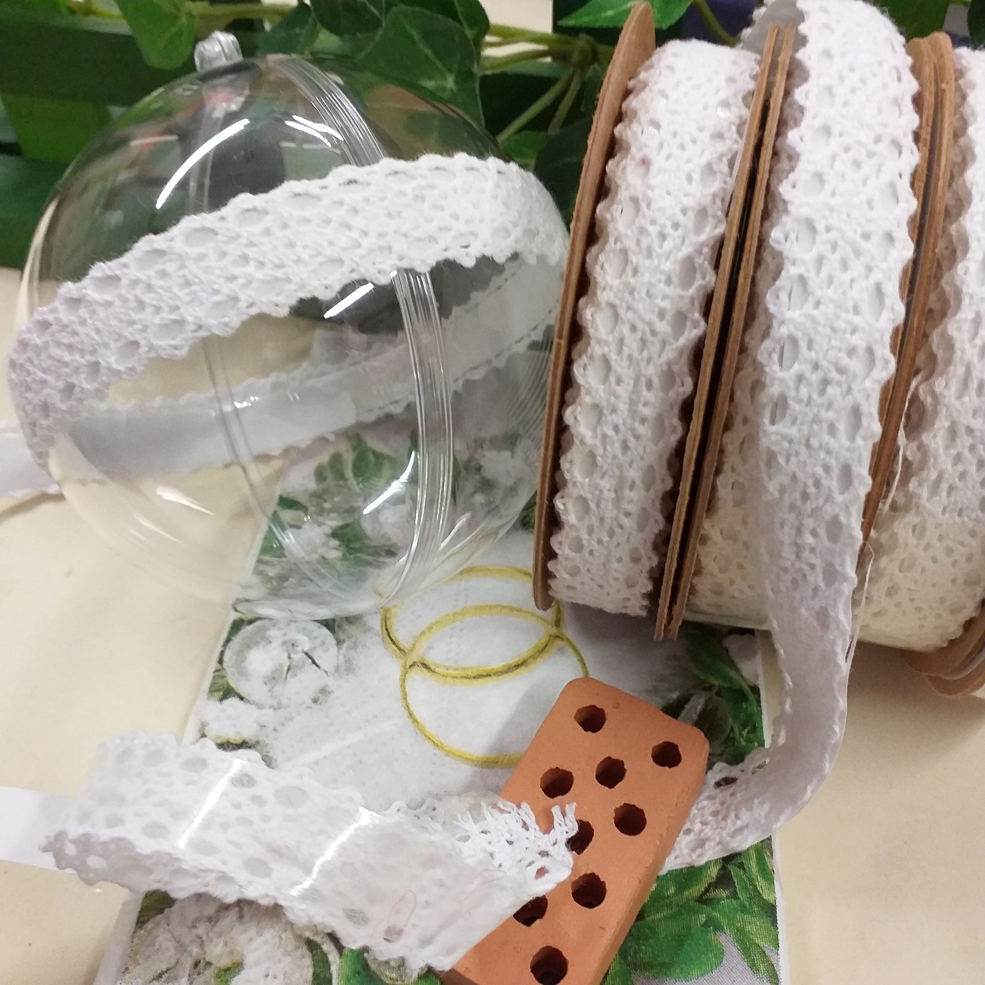 Nastro di pizzo da 5 yard in pizzo, per lavori fai da te, cucito, gonna, decorazione da tavolo, matrimonio, abito da sposa, 5,5 cm Nastro di pizzo da 5 yard in pizzo, per lavori fai da te, cucito, gonna, decorazione da tavolo, matrimonio, abito da sposa, 5,5 cm